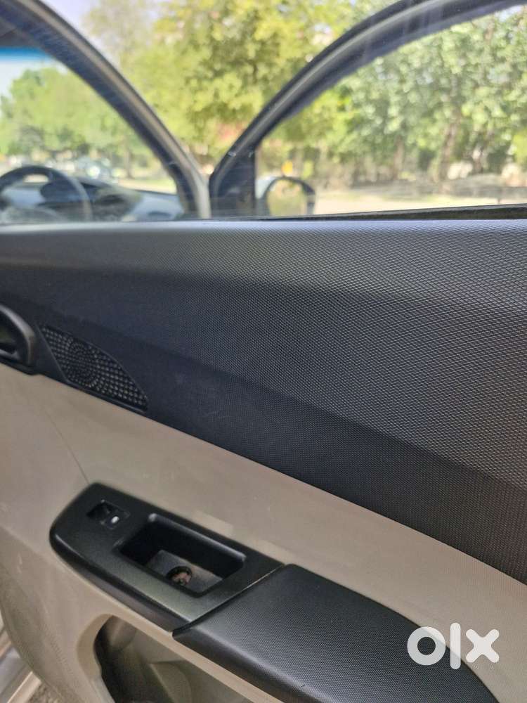 Tata Tiago 1.2 Revotron Xt (o), 2017, Petrol