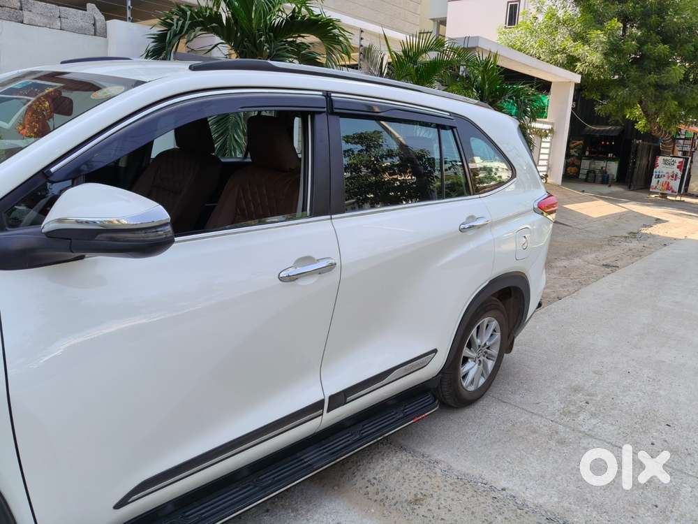 Toyota Innova Hycross 7s Option, 2024, Petrol