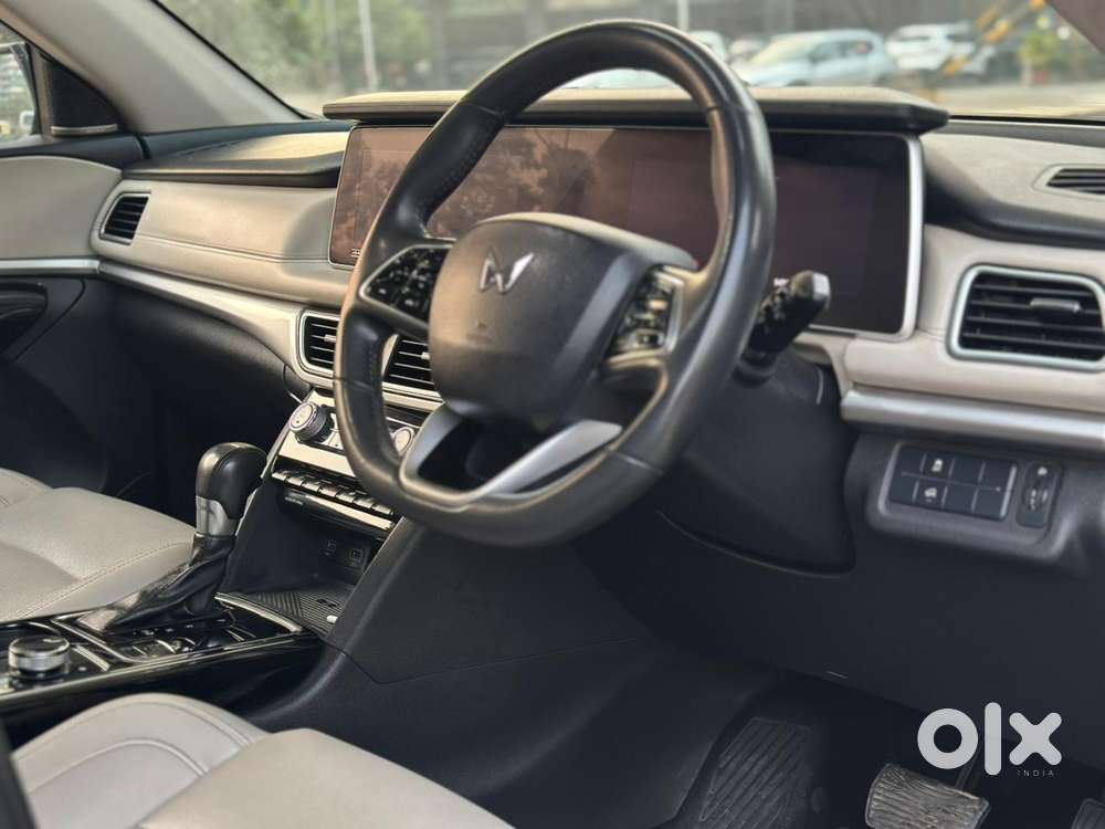 Mahindra Xuv700 2.0 Ax 7 Petrol At Str, 2022, Petrol