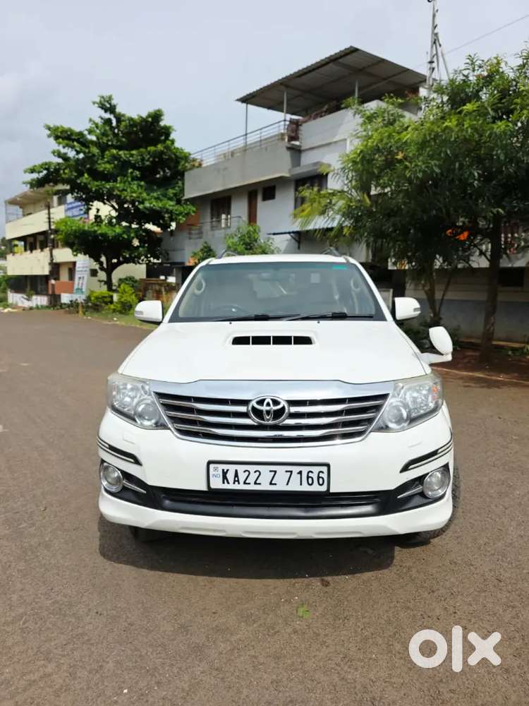 Toyota Fortuner 4x2 (mt) 2015 – Showroom Maintained  White Colour