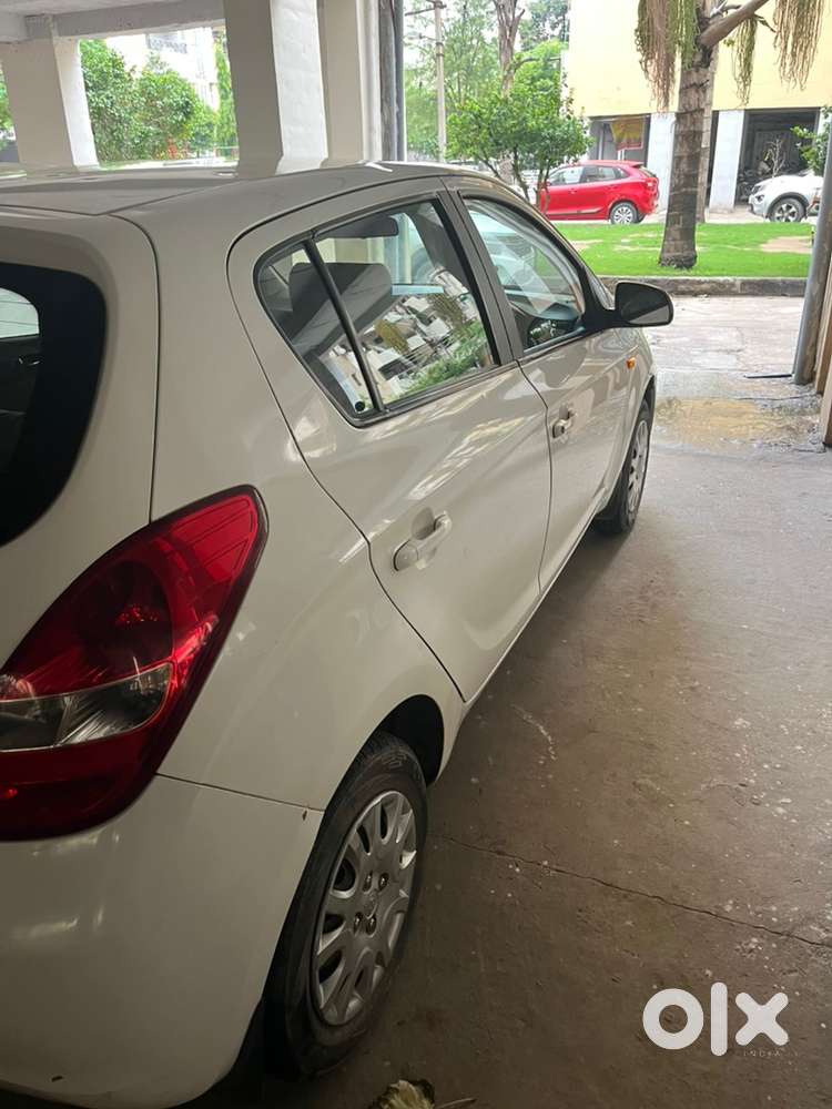 I20 White Magna Petrol 2010(2030 Extended)
