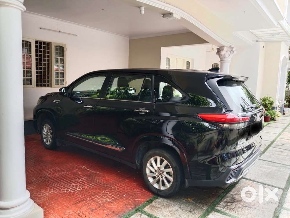 Toyota Innova Hycross 2024