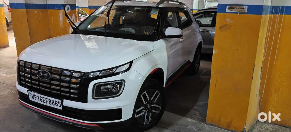 Hyundai Venue 2024 Petrol 25000 Km Driven Noida