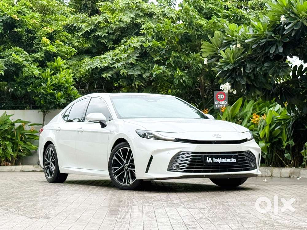 Toyota Camry Hybrid, 2025, Petrol