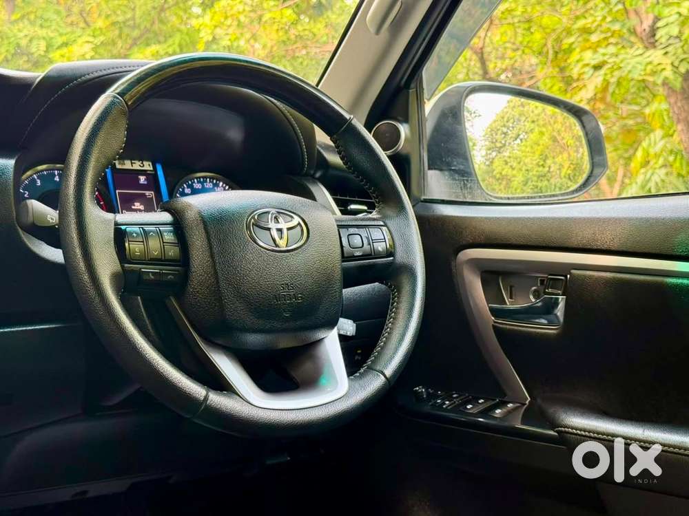 Toyota Fortuner 4x2 At 2.7 Petrol, 2022, Petrol