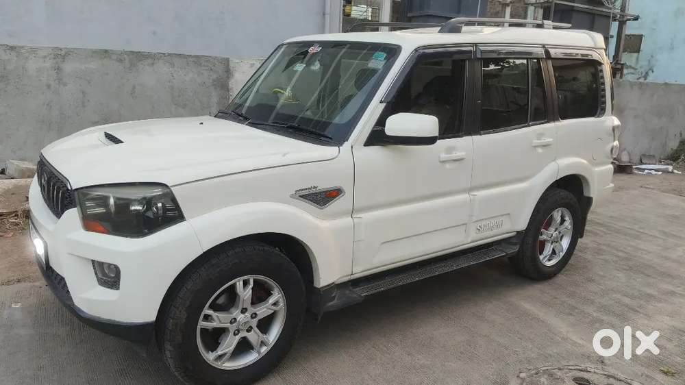 Mahindra Scorpio S10