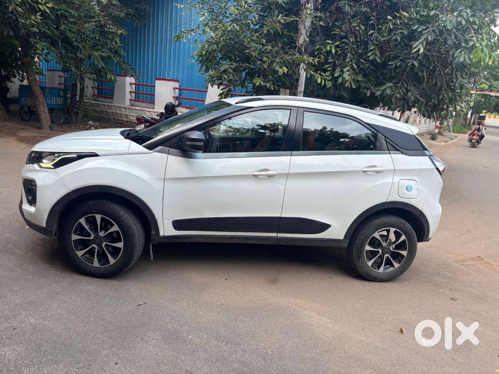 Tata Nexon 1.5 Revotorq Xza Plus Dual Tone Roof (o) Amt, 2021, Diese..