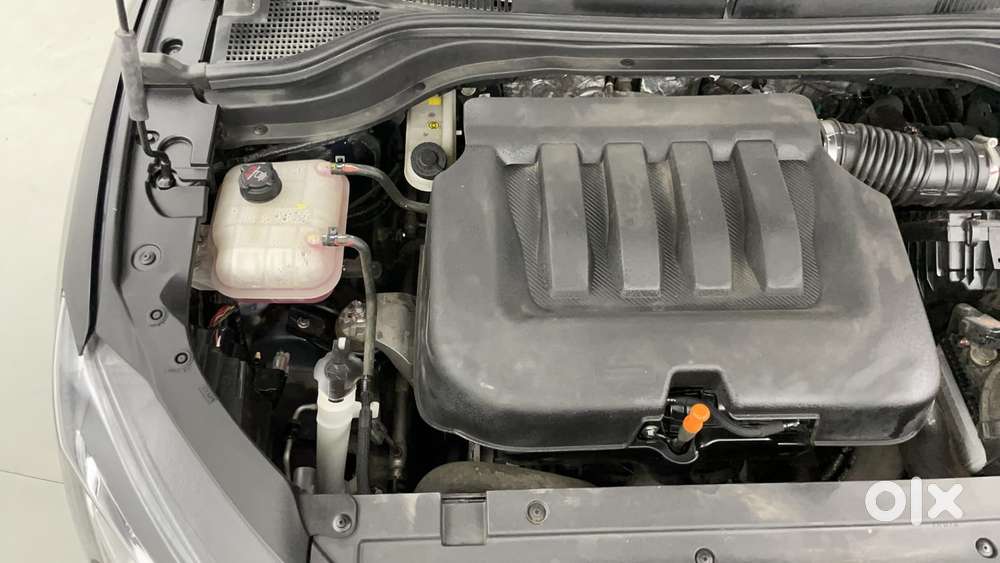 Mahindra Xuv700 2.0 Ax 7 Petrol At Luxury Pack Str, 2025, Petrol