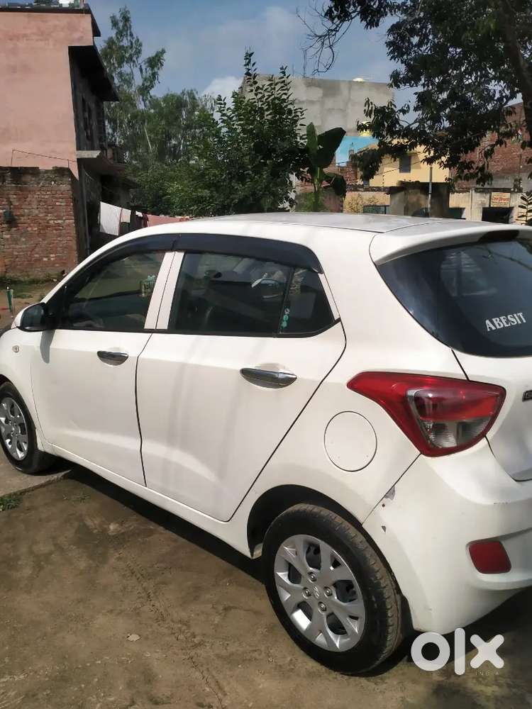 Hyundai Grand I10 2015 Diesel 80000 Km Driven
