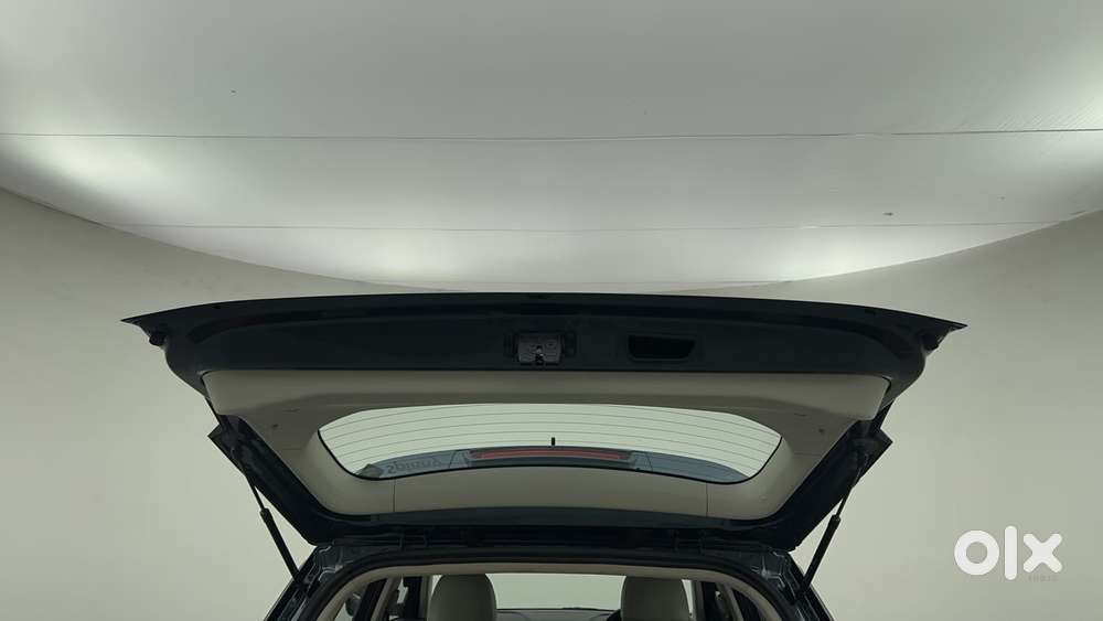 Mahindra Xuv300 1.2 W8 (o) Amt Petrol, 2022, Petrol