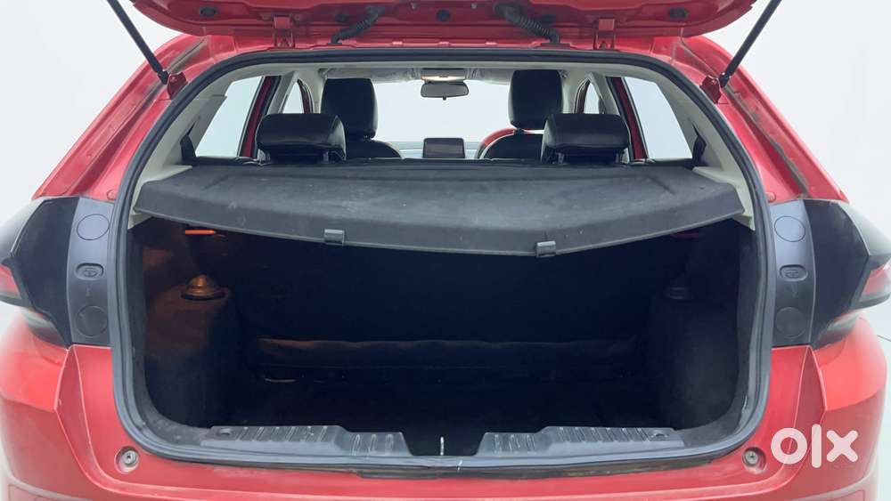 Tata Altroz Xz, 2022, Petrol