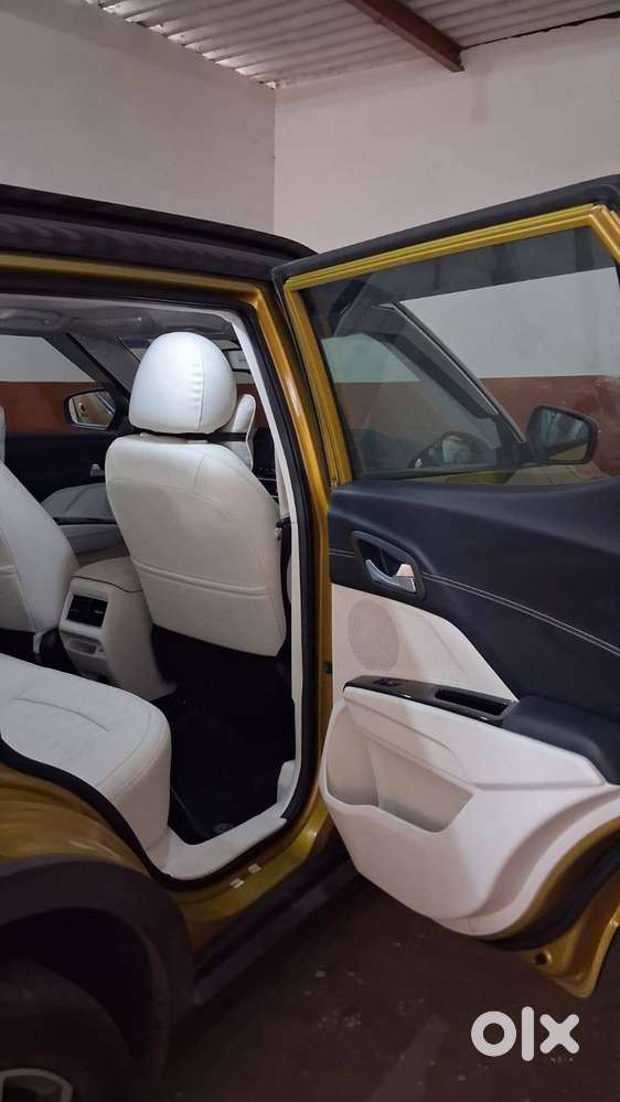 Xuv 3xo Ax7 Automatic Petrol