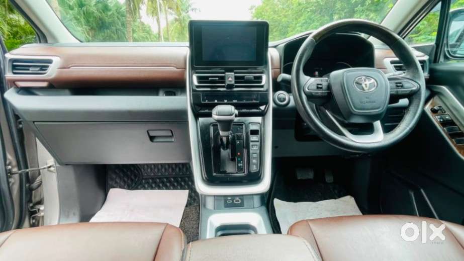 Toyota Innova Hycross 2.0 Vx Hybrid 7 Str, 2023, Cng & Hybrids