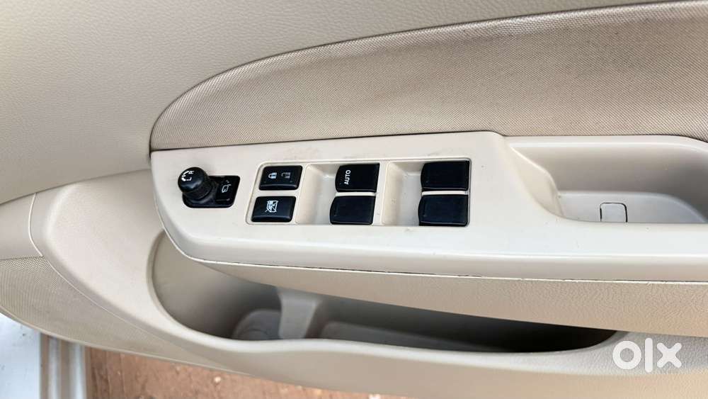 Maruti Suzuki Swift Dzire 1.2 Vxi Bsiv, 2015, Petrol