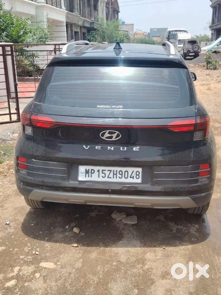 Hyundai Venue 2024 Petrol 26067 Km Driven
