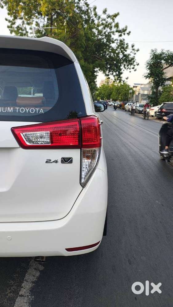 Toyota Innova Crysta 2.4 V, 2016, Diesel