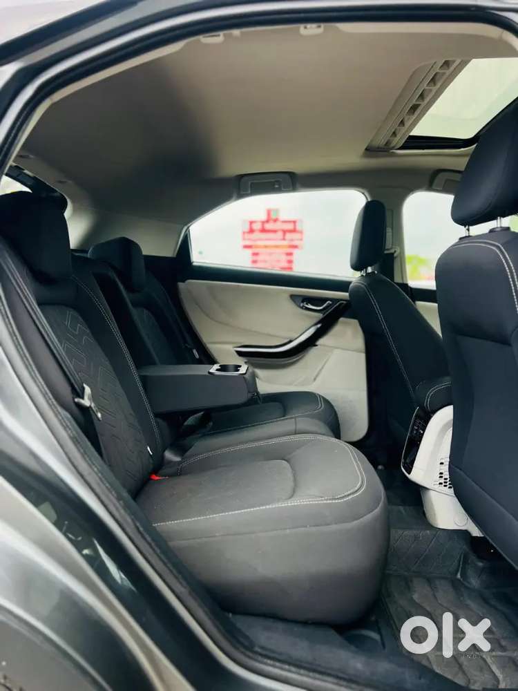 Tata Nexon Topmodel  Xza+sunroof