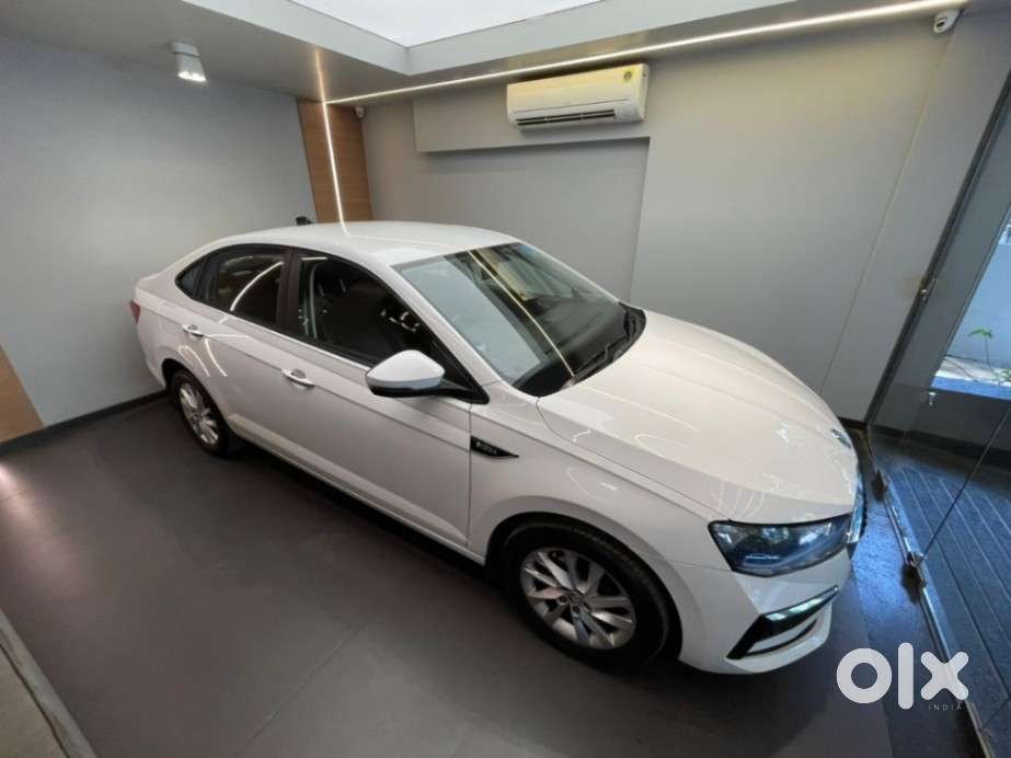 Skoda Slavia Ambition 1.0l Tsi At, 2022, Petrol