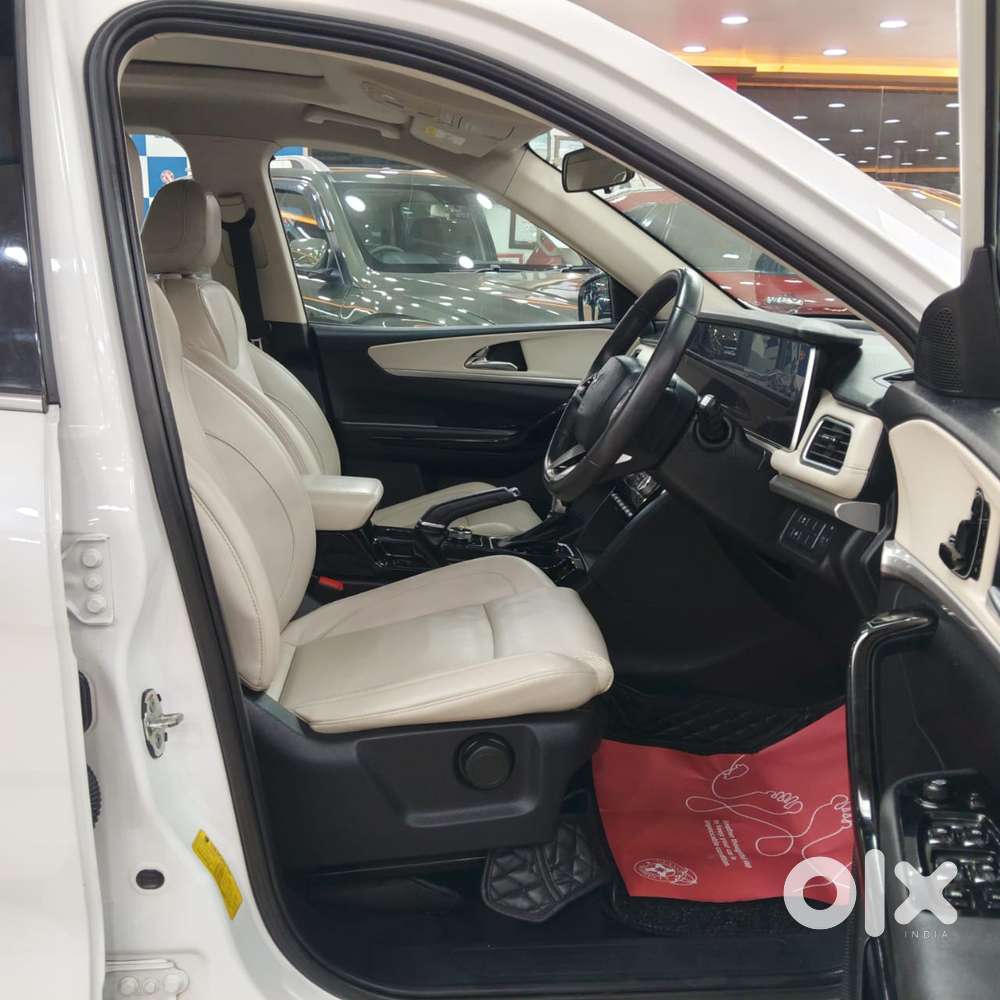 Mahindra Xuv700 2.0 Ax 7 Petrol At Str, 2022, Petrol