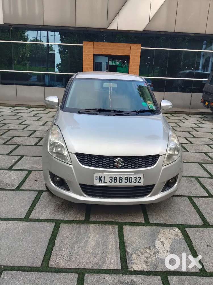 Maruti Suzuki Swift Vxi Petrol 2012