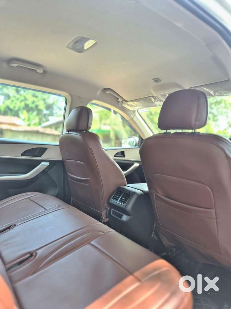 Mahindra Xuv700 2.2 Mx Diesel Mt 5 Str, 2023, Diesel