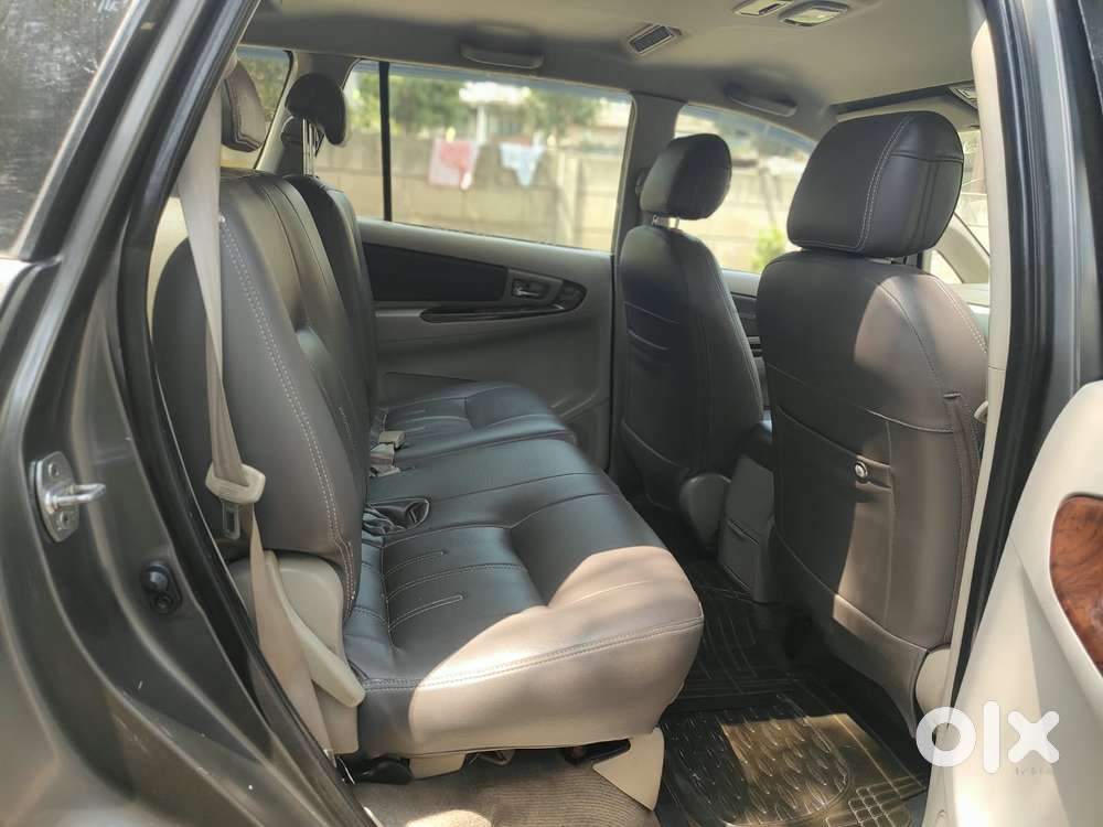 Toyota Innova 2.5 V 8 Str, 2013, Diesel