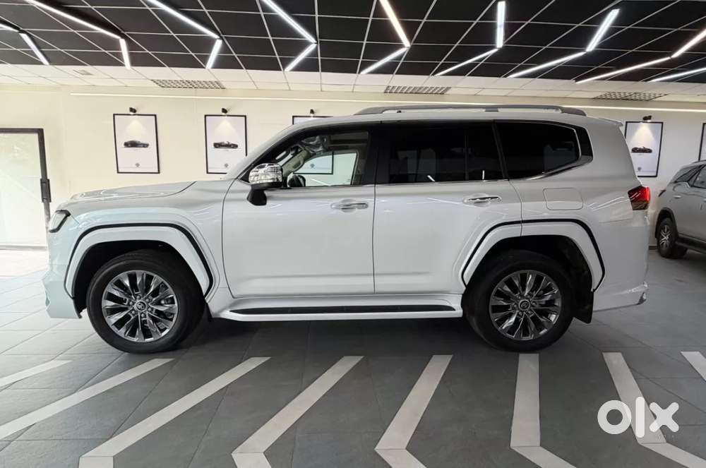 Toyota Land Cruiser V8 Petrol, 2026, Petrol