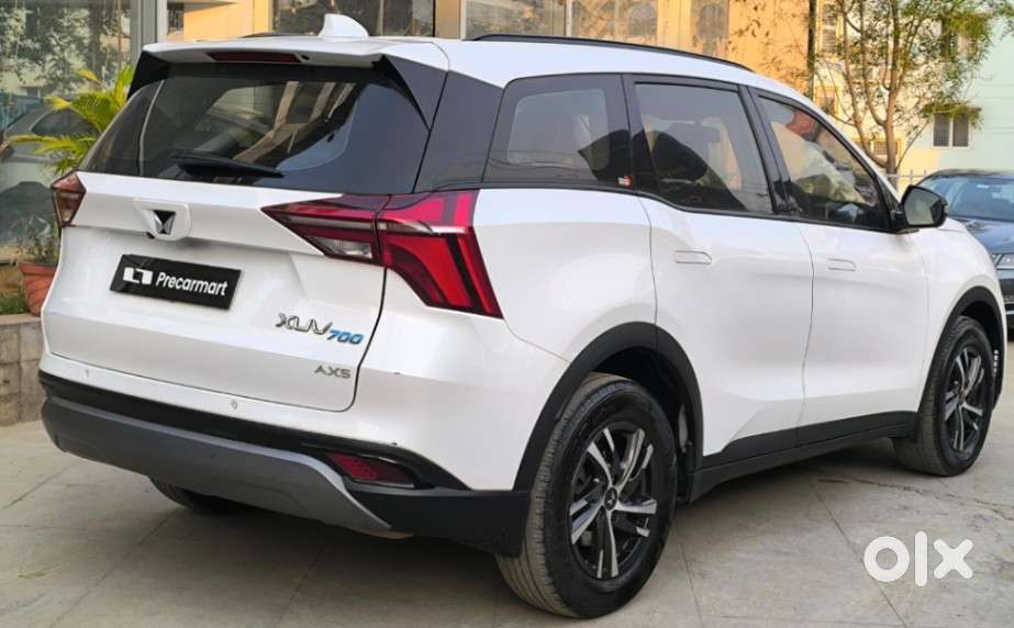 Mahindra Xuv700 2.0 Ax 5 Petrol Mt 7 Str, 2023, Petrol