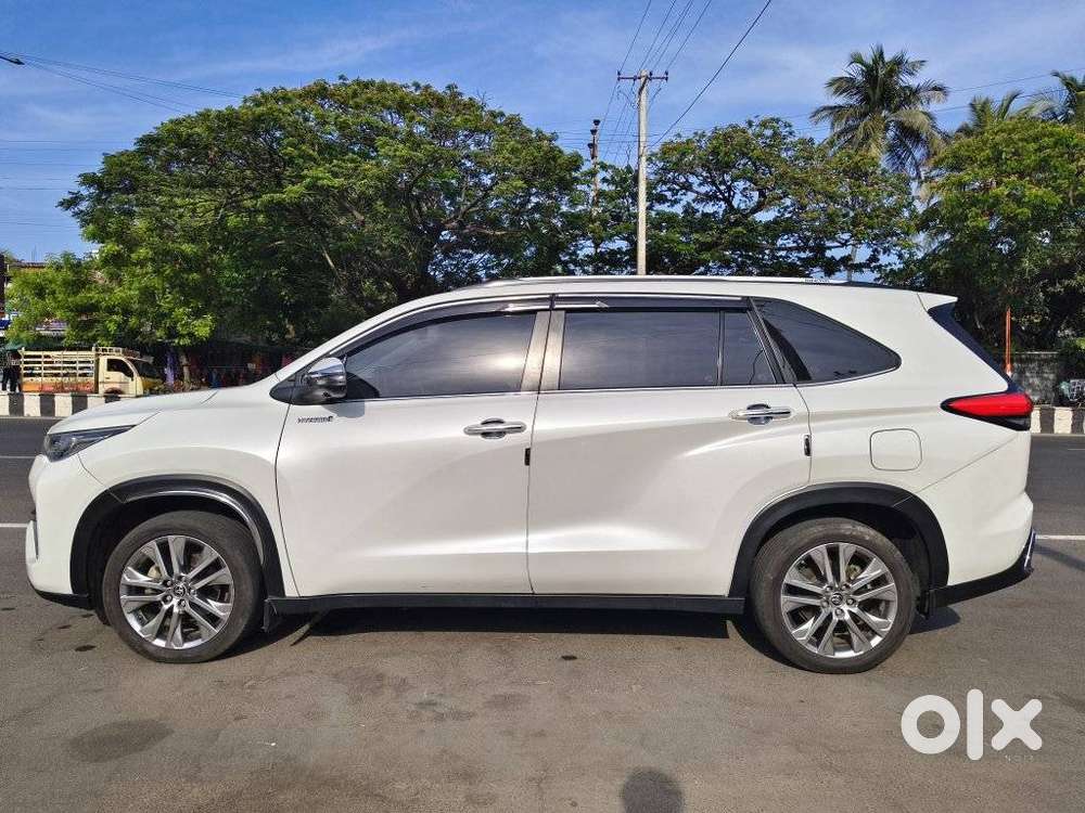 Toyota Innova Hycross 2.0 Zx Hybrid 7 Str, 2023, Petrol