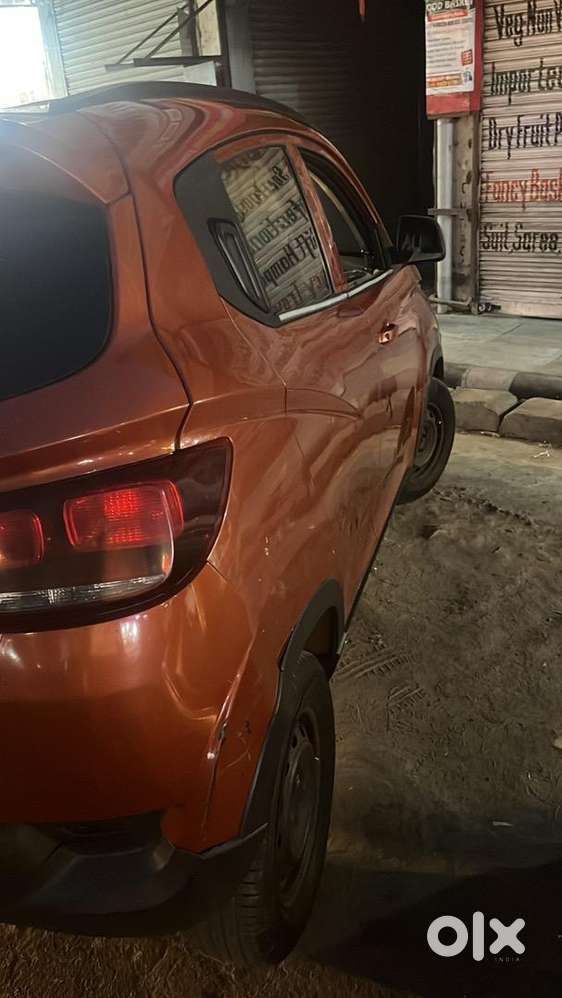 Mahindra Kuv 100