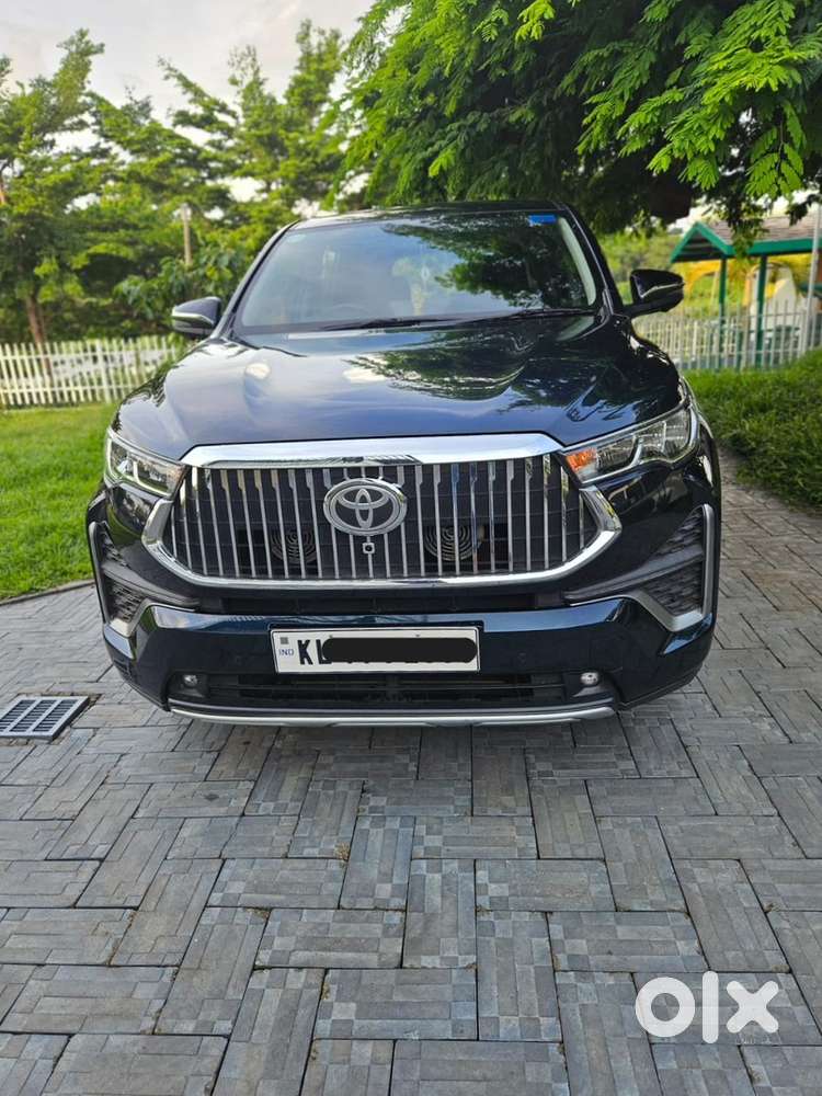 Toyota Innova Hycross (color: Blackish Ageha Gf) Petrol Good Condition