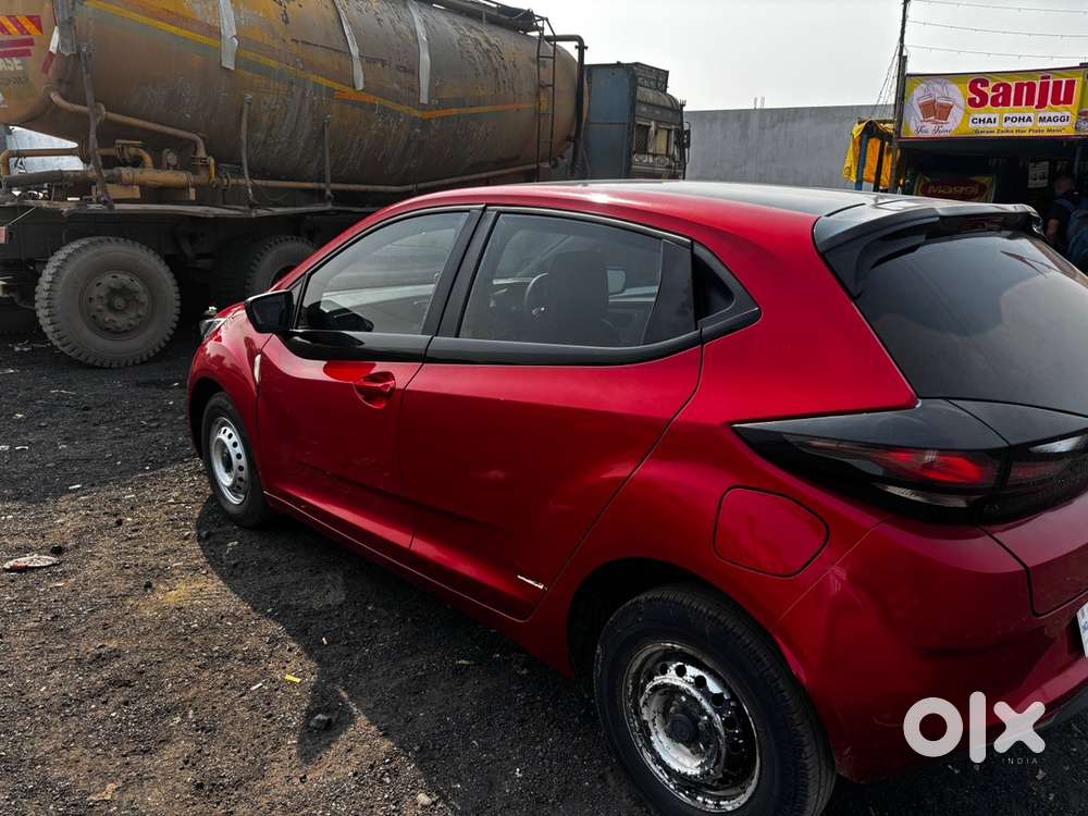 Single Handede Tata Altroz Xe Petrol (2021)  45k Km  Red Color