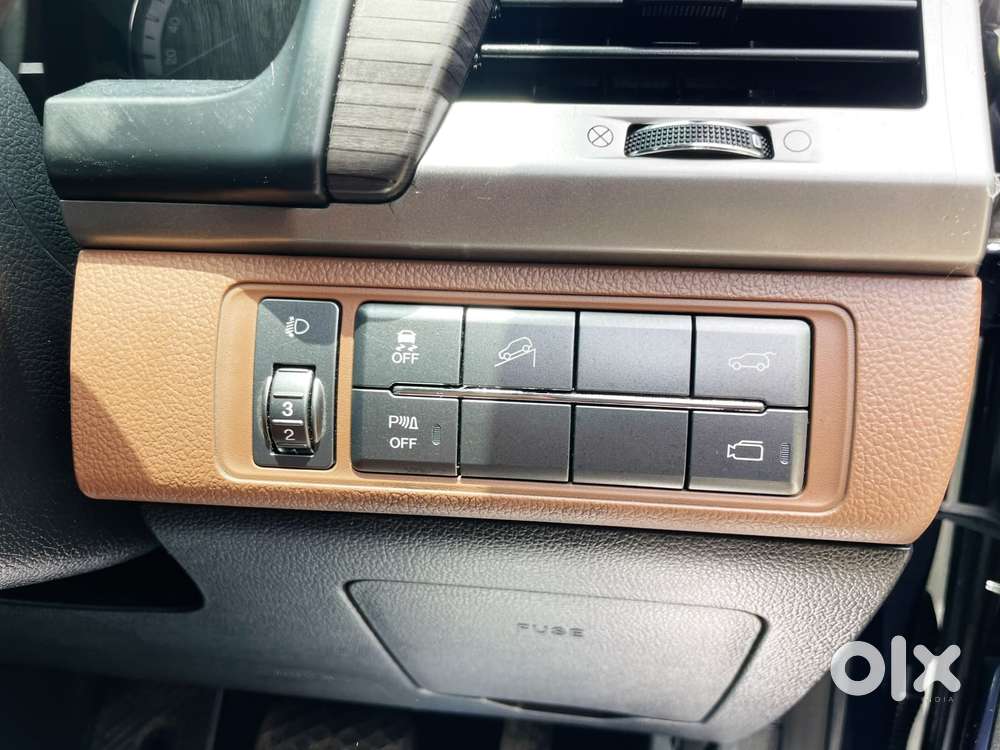 Mahindra Alturas G4 4wd At, 2019