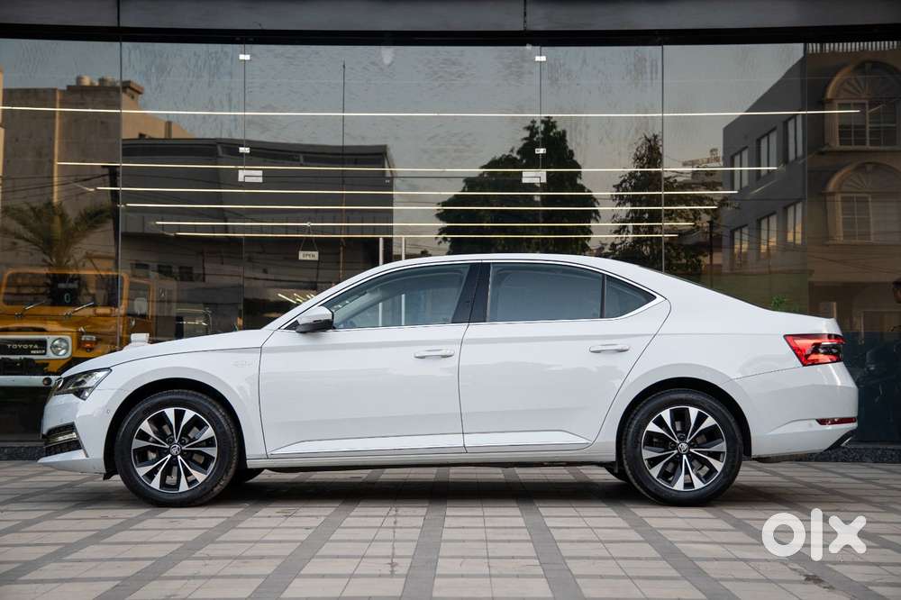 Skoda Superb, 2023, Petrol
