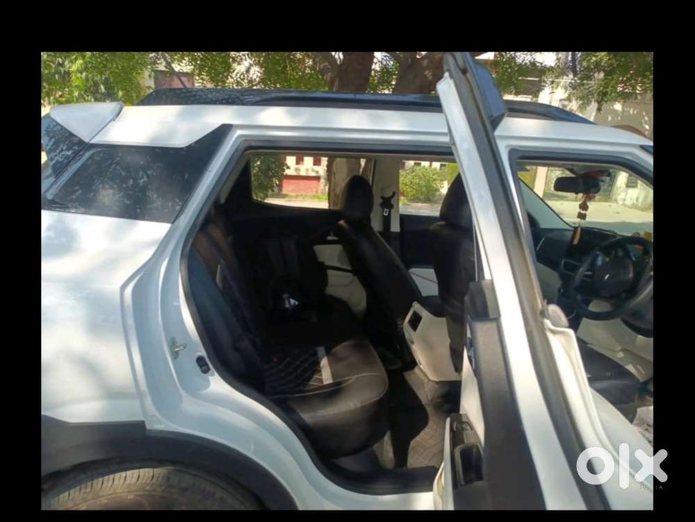 Mahindra Xuv 3xo 2025 Petrol 20000 Km Driven