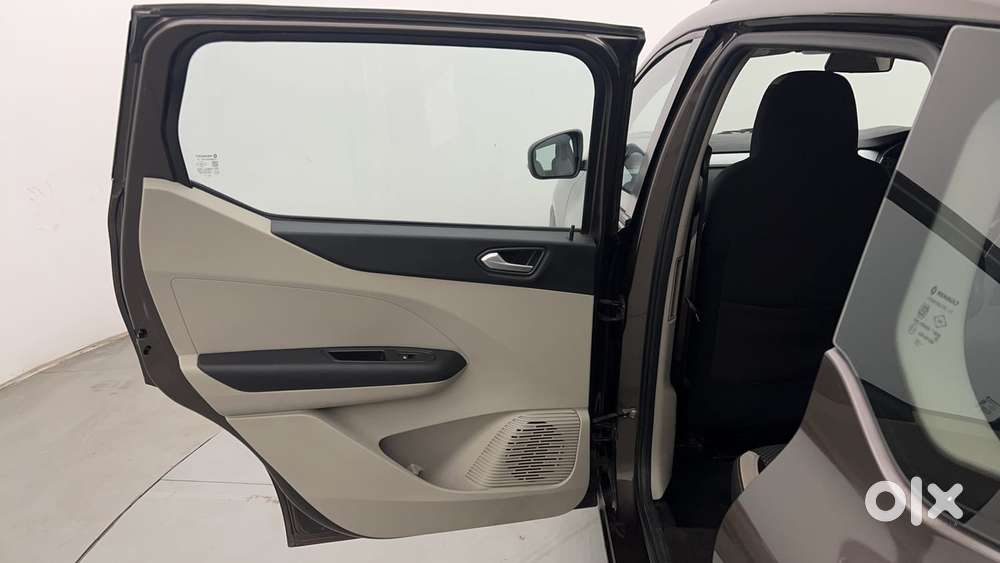 Renault Triber Rxz, 2022, Petrol