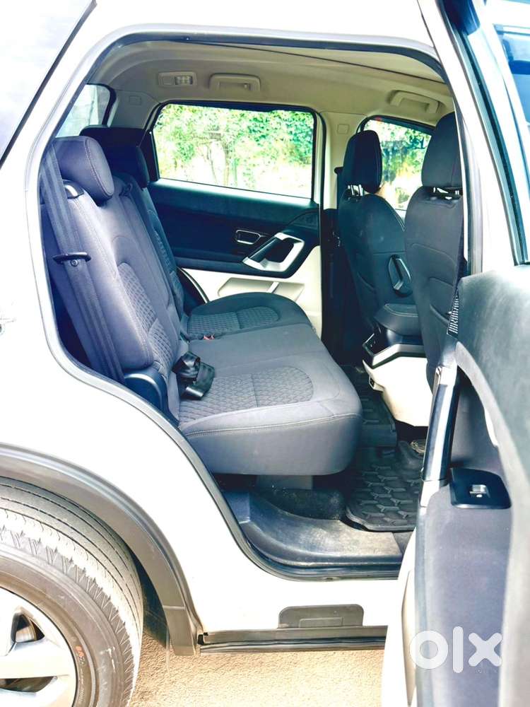 Showroom Condition Scratchless Mint Condition Tata Safari Diesel 2022