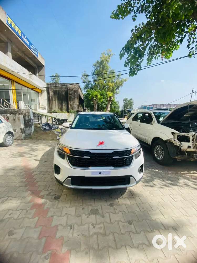 Best Car White Colour Fully Cleaned