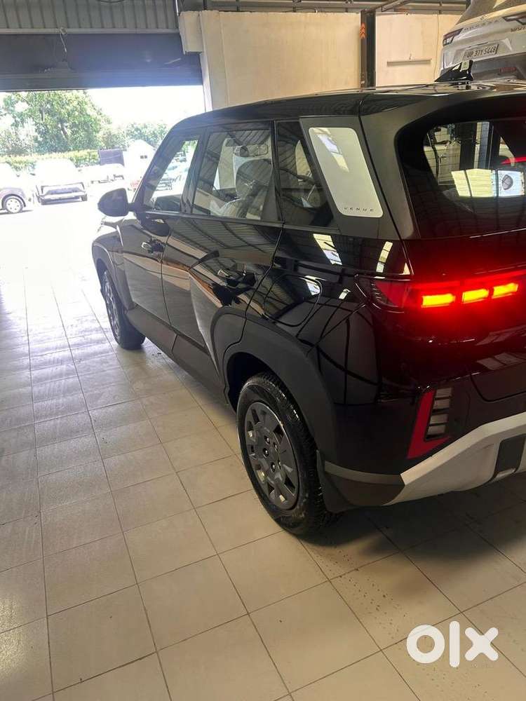 Hyundai Venue 2026 Petrol 1700 Km Driven