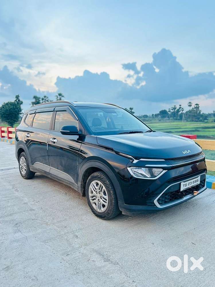 Kia Carens 2025 Petrol Well Maintained