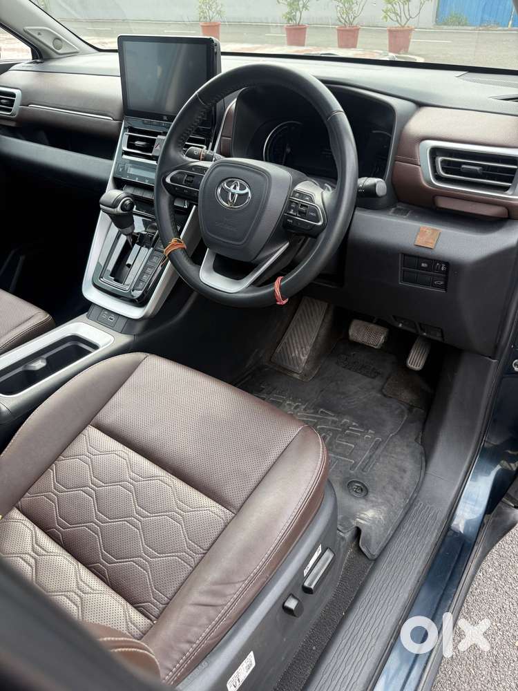 Toyota Innova Hycross 2.0 Zx (o) Hybrid 7 Str, 2022, Cng & Hybrids
