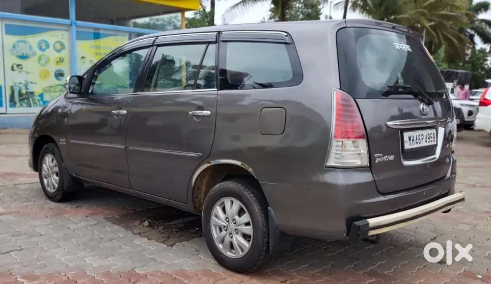 Toyota Innova V