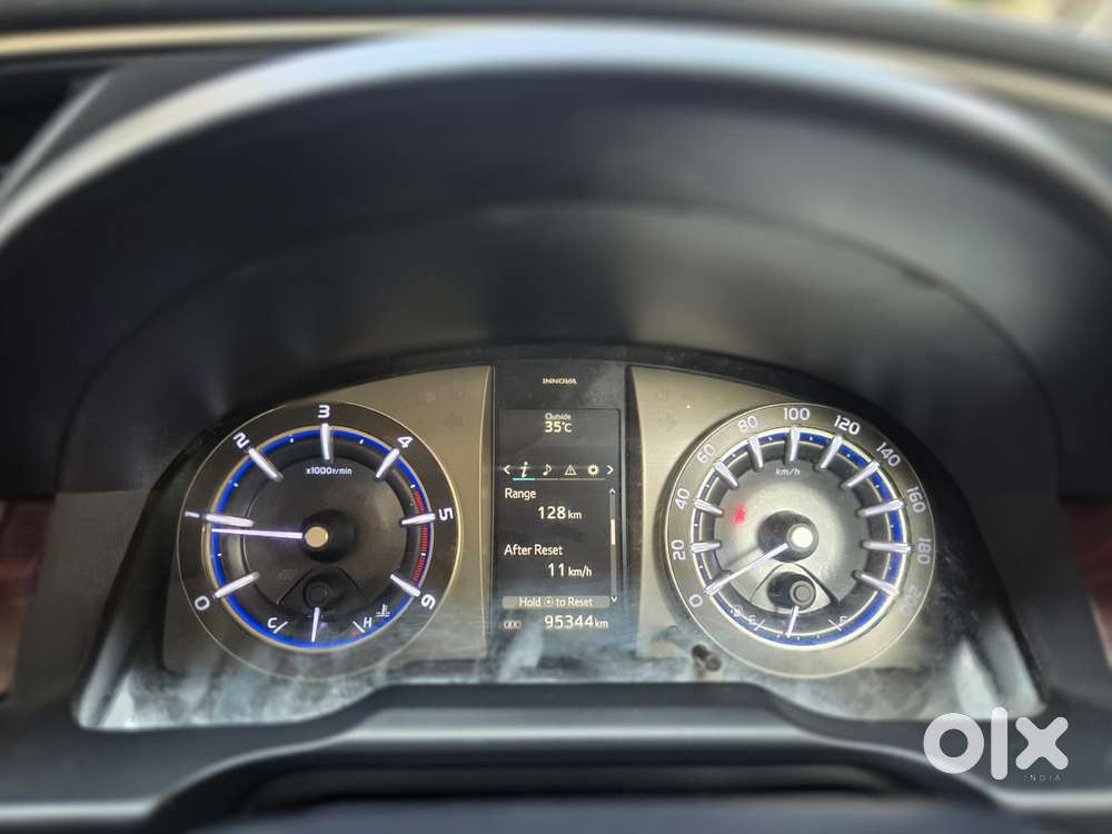 Toyota Innova Crysta 2.4 V 7 Str, 2016, Diesel