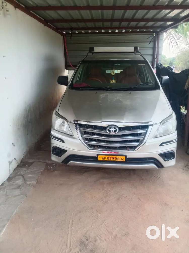 Toyoto Innova 2.0 G-slf 7 Str - Urgent