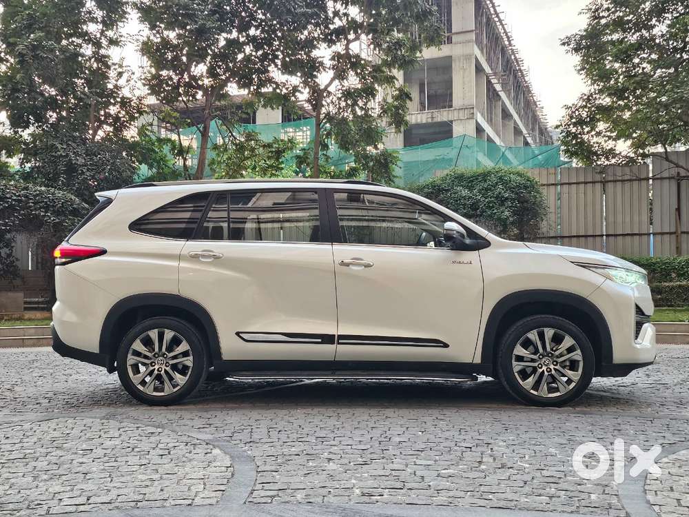 Toyota Innova Hycross 2.0 Zx (o) Hybrid 7 Str, 2024, Petrol