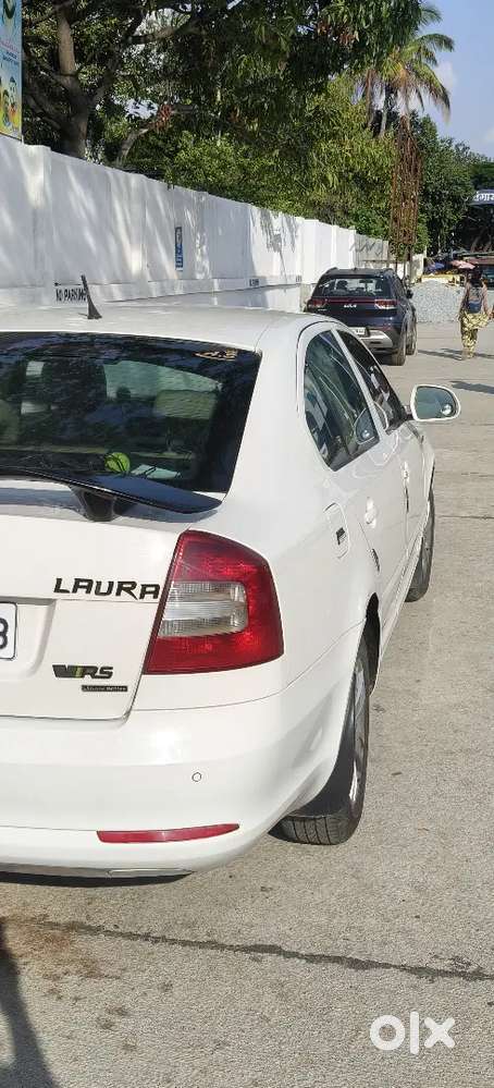 Skoda Laura 2.0 Ambiente 2012