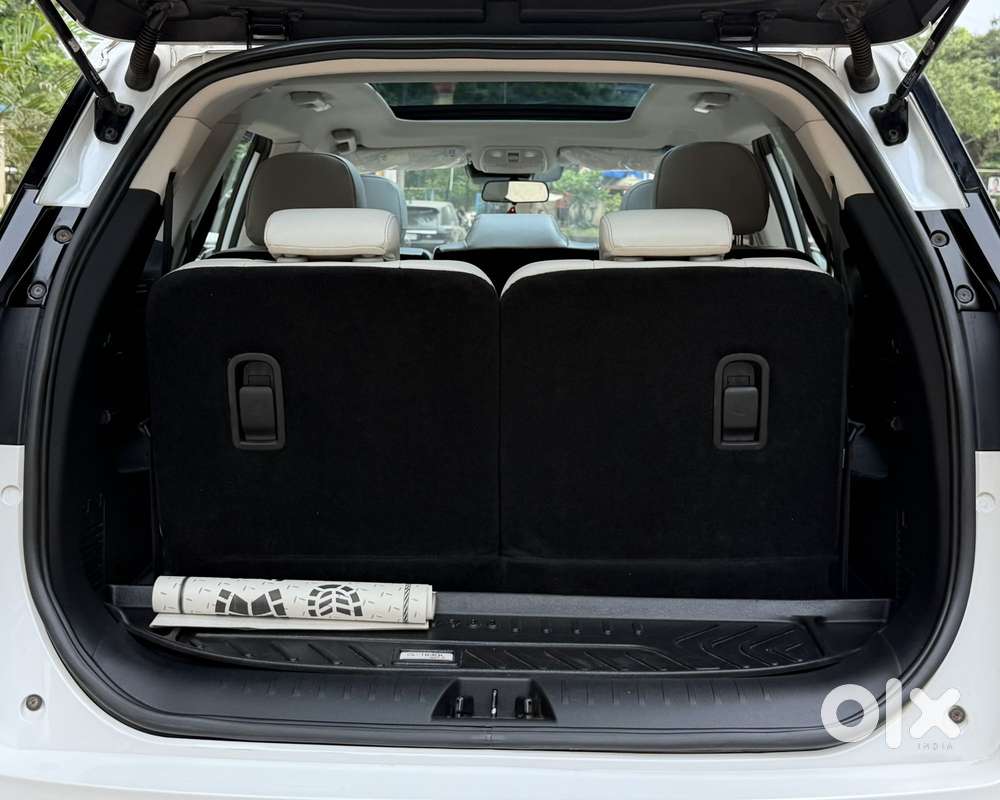 Mahindra Xuv700 2.2 Ax 7 Diesel At Str, 2025, Diesel