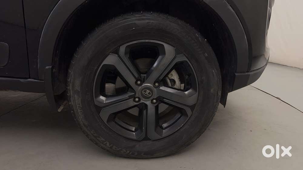 Tata Nexon 1.2 Revotron Xz Plus Luxs Red Dark Edition Amt, 2023, Pet..