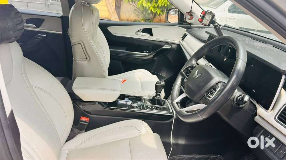 Mahindra Xuv700 Ax7 L Diesel Mt  7 Seater  Silver  Thanjavur