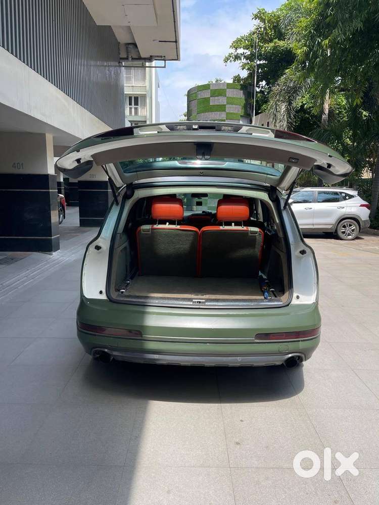 Premium Luxury Suv Available In A Stunning Forest Green Colour.